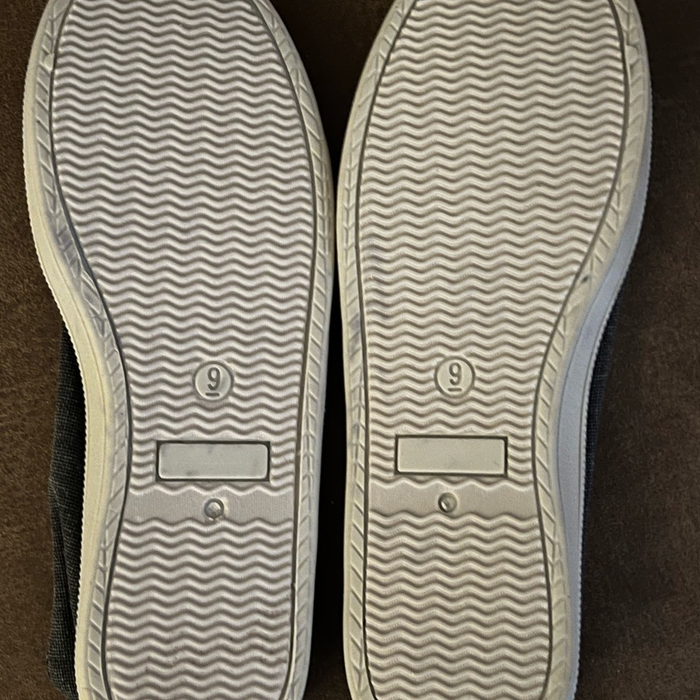 Faded Glory, size 9 slip ons